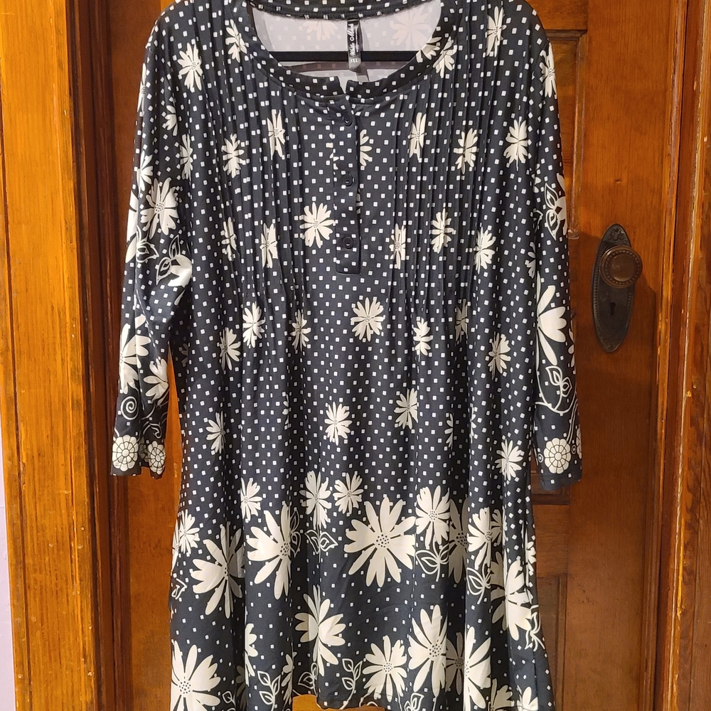 White Mark Navy and Cream Floral Tunic